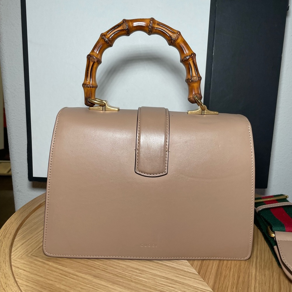 Gucci
Bamboo leather satchel
Good condition
Multicolour, Leather - Picture 5 of 10